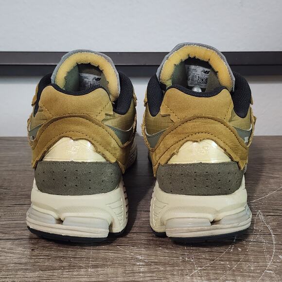 Athletic_Shoes